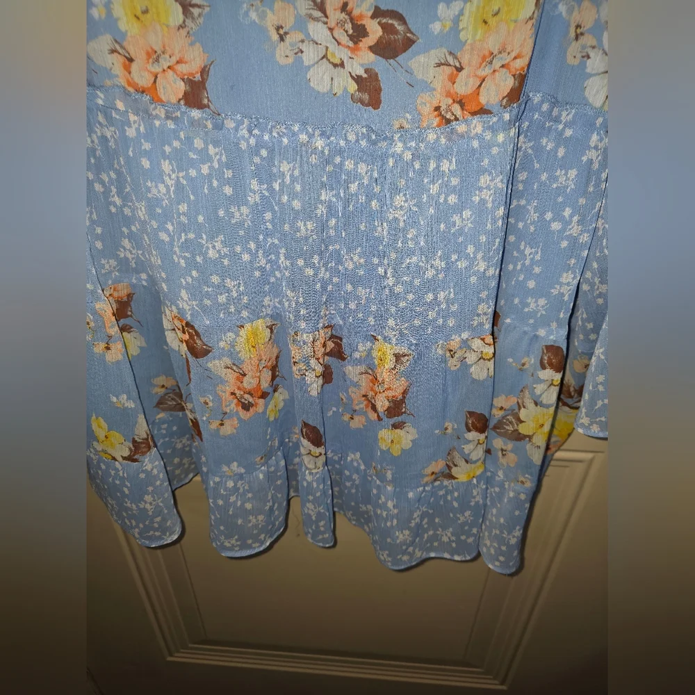 EST 1946 "Cato" Light Blue Floral V-Neck Tiered Peasant Top - Picture 5 of 9